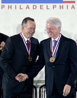 Những người nổi tiếng thuận tay trái - 11