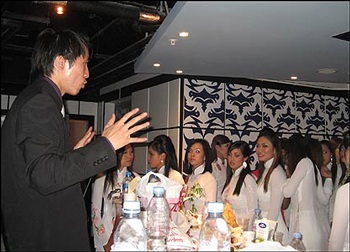 Ảnh hoa hậu người Việt ở Anh - 2