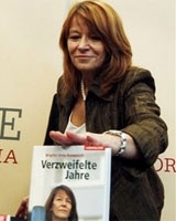 Mẹ cô gái bị bắt cóc 8 năm kêu cứu - 1 Mẹ cô gái bị bắt cóc 8 năm kêu cứu - 1