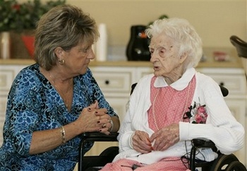 Tân chủ nhân danh hiệu người già nhất thế giới - 1 Tân chủ nhân danh hiệu người già nhất thế giới - 1