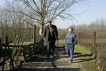 Danh hiệu người cao nhất thế giới có chủ mới - 3