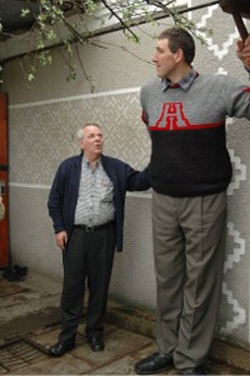 Danh hiệu người cao nhất thế giới có chủ mới - 4