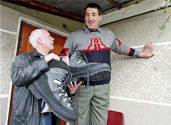 Danh hiệu người cao nhất thế giới có chủ mới - 8