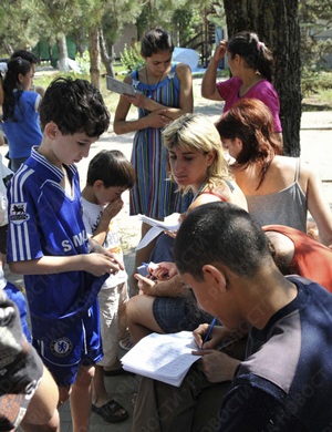 Chùm ảnh: Người dân tháo chạy khỏi Nam Ossetia - 12