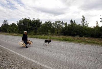 Chùm ảnh: Người dân tháo chạy khỏi Nam Ossetia - 9