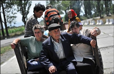 Chùm ảnh: Người dân tháo chạy khỏi Nam Ossetia - 3