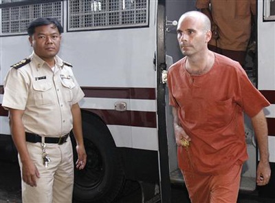 Hơn 3 năm tù cho kẻ lạm dụng tình dục trẻ em châu Á “giấu mặt” - 1