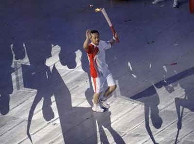 Lễ khai mạc Olympic Bắc Kinh: Xem lại màn rước đuốc ngoạn mục - 1 Lễ khai mạc Olympic Bắc Kinh: Xem lại màn rước đuốc ngoạn mục - 1