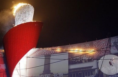 Lễ khai mạc Olympic Bắc Kinh: Xem lại màn rước đuốc ngoạn mục - 9 Lễ khai mạc Olympic Bắc Kinh: Xem lại màn rước đuốc ngoạn mục - 9