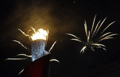 Lễ khai mạc Olympic Bắc Kinh: Xem lại màn rước đuốc ngoạn mục - 13 Lễ khai mạc Olympic Bắc Kinh: Xem lại màn rước đuốc ngoạn mục - 13