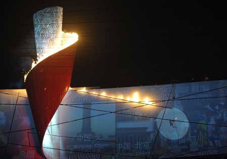 Lễ khai mạc Olympic Bắc Kinh: Xem lại màn rước đuốc ngoạn mục - 10 Lễ khai mạc Olympic Bắc Kinh: Xem lại màn rước đuốc ngoạn mục - 10