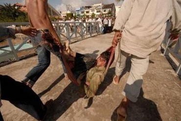 Nhịp dẫn cầu Cần Thơ sập do lún lệch đài móng trụ tạm - 2 Nhịp dẫn cầu Cần Thơ sập do lún lệch đài móng trụ tạm - 2