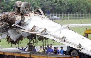 Máy bay Thái Lan rơi có thể do gió lớn - 1
