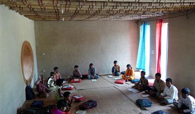 Ngôi trường tranh che vách đất giành giải thưởng lớn về kiến trúc  - 2