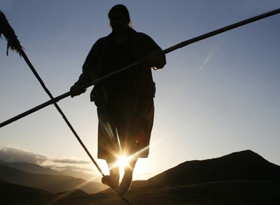 Làng của những nghệ sỹ đi trên dây  - 1