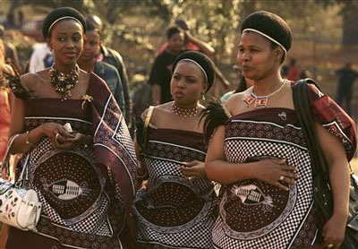 Hàng ngàn trinh nữ ngực trần khiêu vũ vì Vua Swaziland - 7 Hàng ngàn trinh nữ ngực trần khiêu vũ vì Vua Swaziland - 7