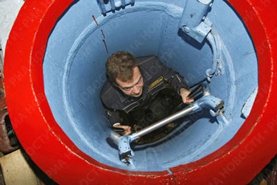 Theo chân Tổng thống Medvedev thăm căn cứ tàu ngầm Nga - 5 Theo chân Tổng thống Medvedev thăm căn cứ tàu ngầm Nga - 5