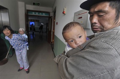 Những nạn nhân đáng thương của vụ sữa nhiễm độc Trung Quốc - 12 Những nạn nhân đáng thương của vụ sữa nhiễm độc Trung Quốc - 12