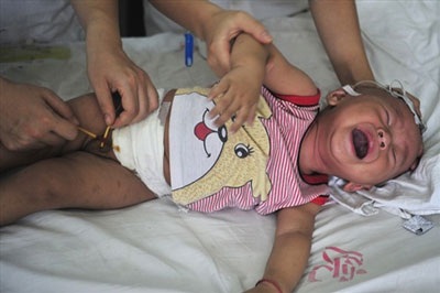 Những nạn nhân đáng thương của vụ sữa nhiễm độc Trung Quốc - 13 Những nạn nhân đáng thương của vụ sữa nhiễm độc Trung Quốc - 13