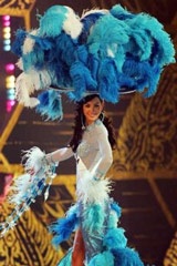 "Kỳ quặc" trang phục Hoa hậu hoàn vũ 2005 - 9