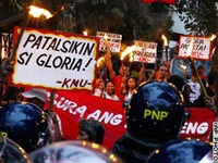 Bộ trưởng từ chức, Tổng thống Arroyo “lâm nguy” - 1 Bộ trưởng từ chức, Tổng thống Arroyo “lâm nguy” - 1