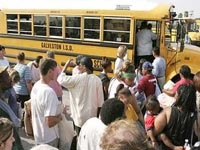 Chùm ảnh nước Mỹ chuẩn bị đối phó với bão Rita - 3 Chùm ảnh nước Mỹ chuẩn bị đối phó với bão Rita - 3