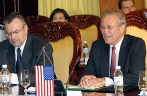 Chùm ảnh một ngày làm việc của ông Rumsfeld tại VN - 6 Chùm ảnh một ngày làm việc của ông Rumsfeld tại VN - 6