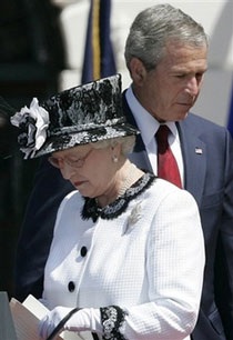 Tổng thống Bush suýt "sảy miệng" với Nữ hoàng Anh - 9 Tổng thống Bush suýt "sảy miệng" với Nữ hoàng Anh - 9