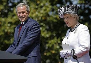 Tổng thống Bush suýt "sảy miệng" với Nữ hoàng Anh - 8 Tổng thống Bush suýt "sảy miệng" với Nữ hoàng Anh - 8
