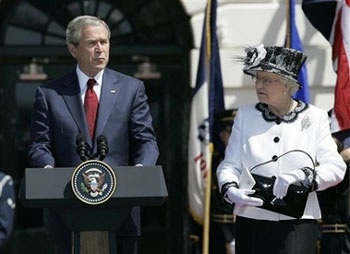 Tổng thống Bush suýt "sảy miệng" với Nữ hoàng Anh - 7 Tổng thống Bush suýt "sảy miệng" với Nữ hoàng Anh - 7