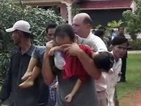 Những hình ảnh về vụ bắt cóc con tin ở Campuchia - 2