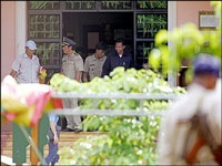 Những hình ảnh về vụ bắt cóc con tin ở Campuchia - 6