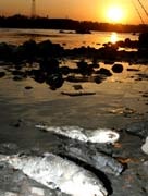 Trung Quốc: Nguồn nước của 9 triệu dân sắp bị nhiễm độc  - 1