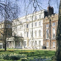 Thái tử Charles kinh doanh - 1