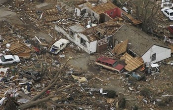 Lốc xoáy “xoá sổ” thị trấn Kansas, Mỹ - 2