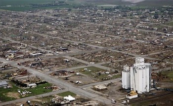 Lốc xoáy “xoá sổ” thị trấn Kansas, Mỹ - 5