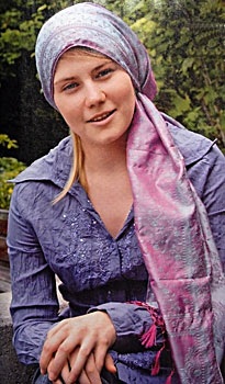 Natascha Kampusch sau 8 năm bị bắt cóc - 1