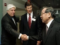 Chùm ảnh Thủ tướng Phan Văn Khải rung chuông sở giao dịch phố Wall - 1