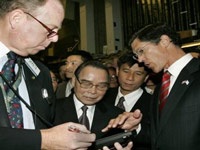 Chùm ảnh Thủ tướng Phan Văn Khải rung chuông sở giao dịch phố Wall - 7