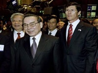 Chùm ảnh Thủ tướng Phan Văn Khải rung chuông sở giao dịch phố Wall - 8