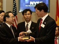 Chùm ảnh Thủ tướng Phan Văn Khải rung chuông sở giao dịch phố Wall - 9