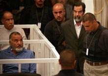 Những hình ảnh về phiên xét xử Saddam Hussein - 1 Những hình ảnh về phiên xét xử Saddam Hussein - 1