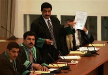 Những hình ảnh về phiên xét xử Saddam Hussein - 8 Những hình ảnh về phiên xét xử Saddam Hussein - 8