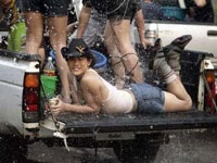 Chùm ảnh lễ hội té nước Thái Lan - 3 Chùm ảnh lễ hội té nước Thái Lan - 3