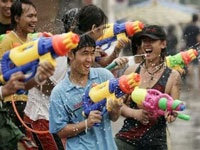Chùm ảnh lễ hội té nước Thái Lan - 4 Chùm ảnh lễ hội té nước Thái Lan - 4
