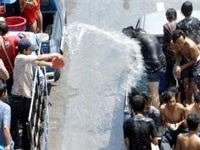 Chùm ảnh lễ hội té nước Thái Lan - 9 Chùm ảnh lễ hội té nước Thái Lan - 9