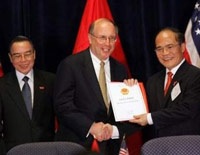 Thủ tướng Phan Văn Khải đến dự tiệc chiêu đãi của cộng đồng doanh nghiệp Mỹ - 2 Thủ tướng Phan Văn Khải đến dự tiệc chiêu đãi của cộng đồng doanh nghiệp Mỹ - 2