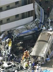 Chùm ảnh tai nạn tàu tại Nhật - 9 Chùm ảnh tai nạn tàu tại Nhật - 9