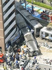 Chùm ảnh tai nạn tàu tại Nhật - 8 Chùm ảnh tai nạn tàu tại Nhật - 8