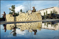 Mỹ chỉ trích Uzbekistan về bạo loạn - 3 Mỹ chỉ trích Uzbekistan về bạo loạn - 3